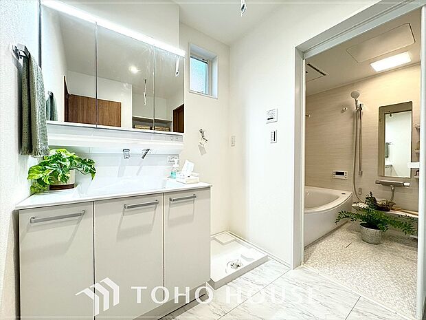 使いやすく清潔感のある洗面所。快適な身支度をサポートします。