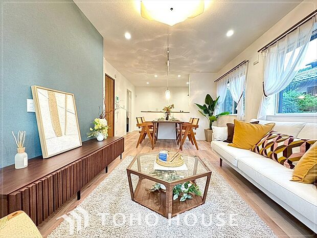 リビングがつなぐ、心と空間。家族が共に過ごす理想の場所がここにあります。