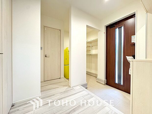 コンパクトで効率的な玄関収納。整理整頓にこだわった収納で、心地よい暮らしを実現します。