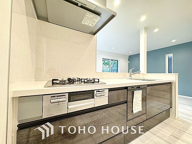 機能性と美しさが融合した、キッチンでの新たな料理体験。美味しい食卓と幸せな時間。