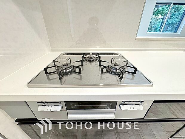 3口コンロでお料理のスピードもUP。効率よくお料理ができますね。