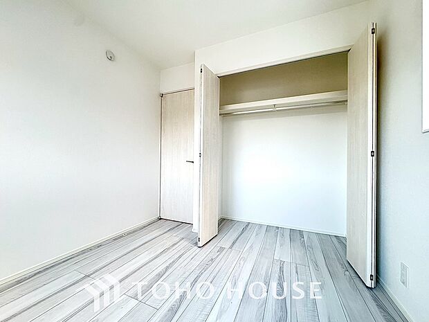 穏やかな雰囲気が漂う、心落ち着く特別な空間。静けさと心地よさが溢れる居室スペース。