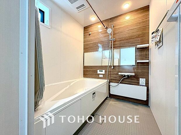 浴室暖房乾燥機を完備し、夜間や雨天時のお洗濯も安心の浴室設備です。