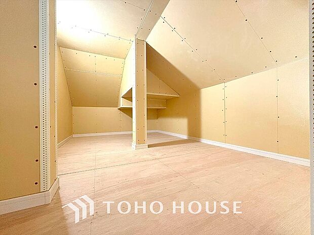 使い勝手の良い小屋根裏収納。収納のゆとりは心のゆとり。大事なものを大切にしまえる快適スペース。