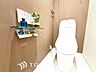 トイレ：清潔感と快適性を兼ね備えた、心地よいトイレ空間。清潔さと快適さを備えたちょうどよいスペース。