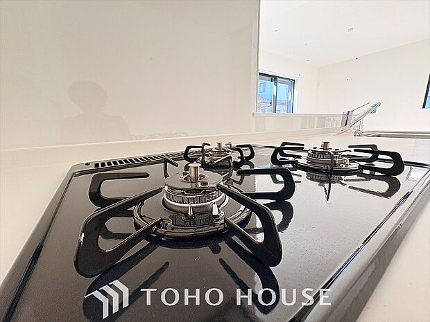 3口コンロでお料理のスピードもUP。効率よくお料理ができますね。