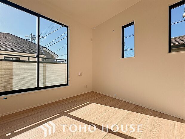 穏やかな雰囲気が漂う、心落ち着く特別な空間。静けさと心地よさが溢れる居室スペース。