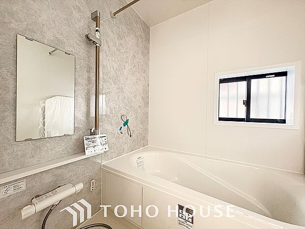 浴室暖房乾燥機を完備し、夜間や雨天時のお洗濯も安心の浴室設備です。