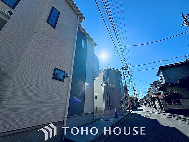 鮮やかなデザインと美しさが際立つ外観、心地よい暮らしのはじまり。