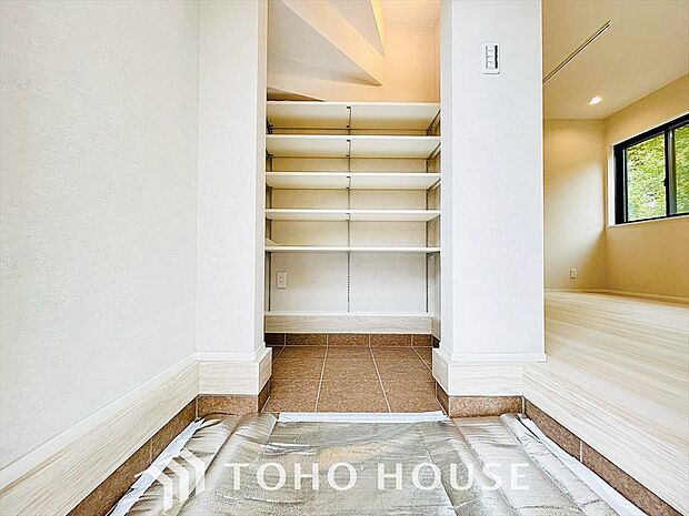 コンパクトで効率的な玄関収納。整理整頓にこだわった収納で、心地よい暮らしを実現します。