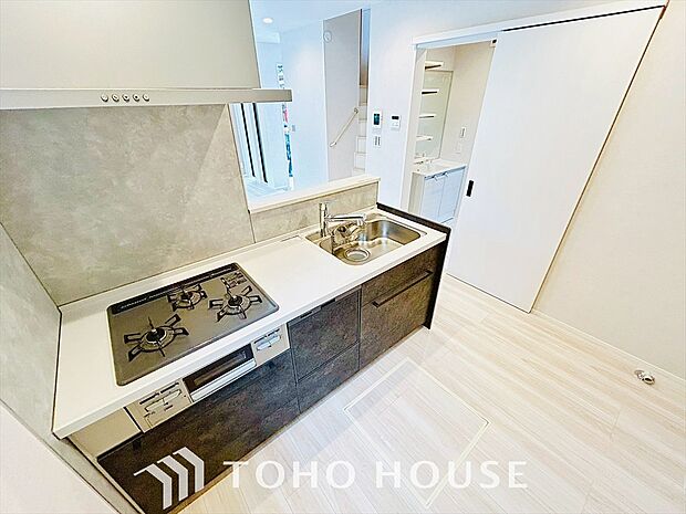 機能性と美しさが融合した、キッチンでの新たな料理体験。美味しい食卓と幸せな時間。