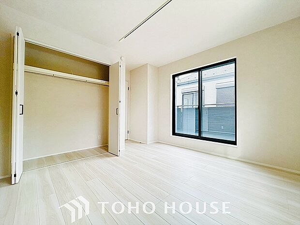 穏やかな雰囲気が漂う、心落ち着く特別な空間。静けさと心地よさが溢れる居室スペース。