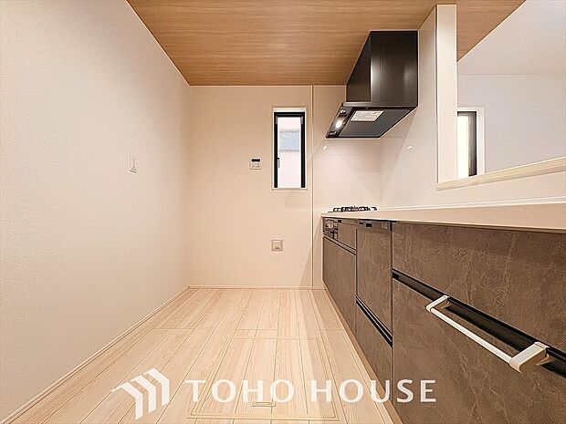 機能性と美しさが融合した、キッチンでの新たな料理体験。美味しい食卓と幸せな時間。