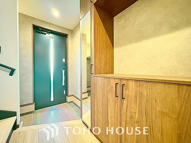 コンパクトで効率的な玄関収納。整理整頓にこだわった収納で、心地よい暮らしを実現します。