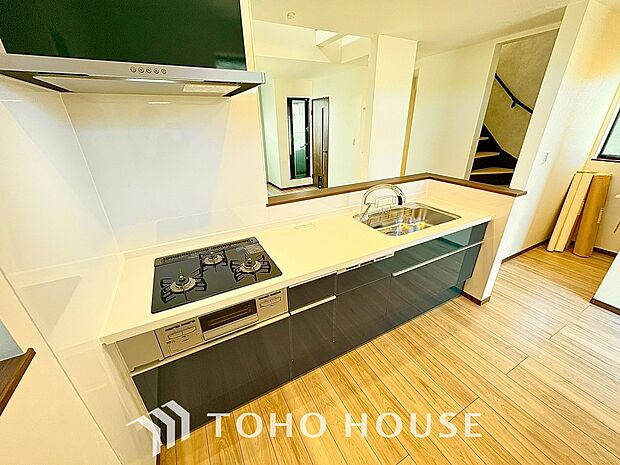 機能性と美しさが融合した、キッチンでの新たな料理体験。美味しい食卓と幸せな時間。