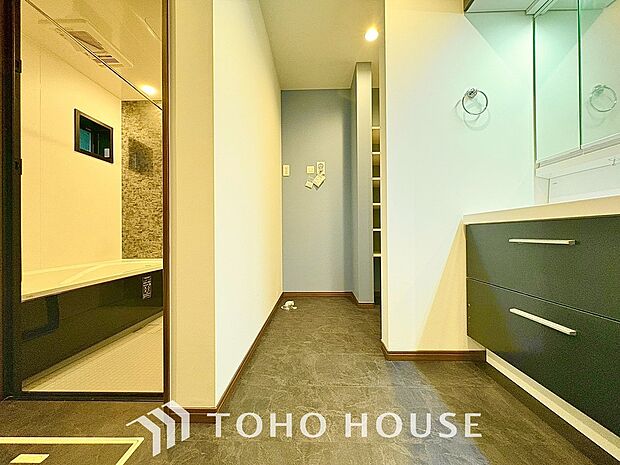 浴室暖房乾燥機を完備し、夜間や雨天時のお洗濯も安心の浴室設備です。