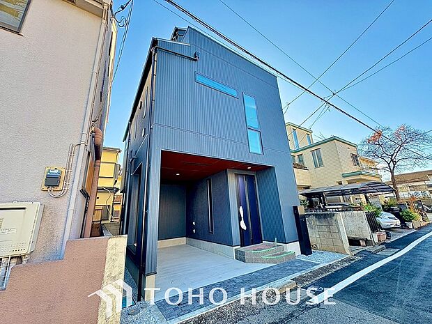 鮮やかなデザインと美しさが際立つ外観、心地よい暮らしのはじまり。