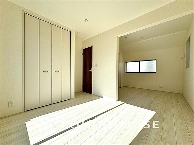 広さがもたらす、開放感と豊かな暮らし。快適さを追求した、心地よい居住空間での洗練されたひと時。