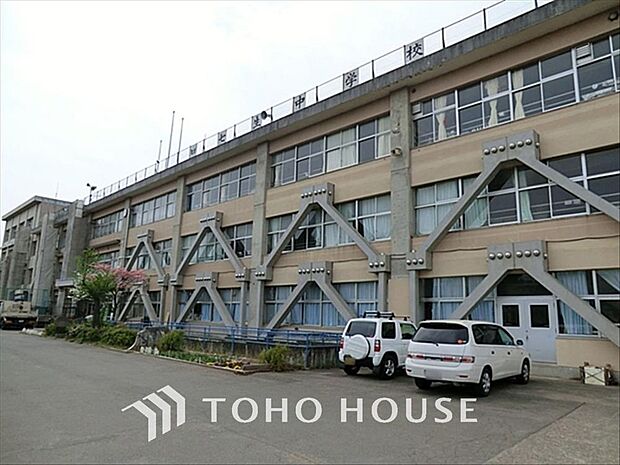 日野市立七生中学校 距離約1300m