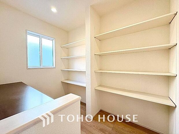 お子様のおもちゃやゴルフバック等、大きなお荷物をお持ちの方や、お荷物が多い方でも安心のスペースです。