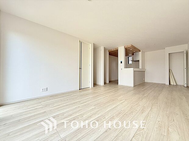 リビングがつなぐ、心と空間。家族が共に過ごす理想の場所がここにあります。