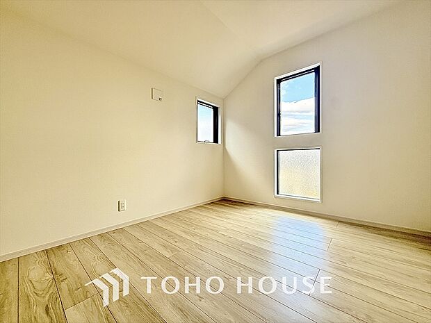 穏やかな雰囲気が漂う、心落ち着く特別な空間。静けさと心地よさが溢れる居室スペース。