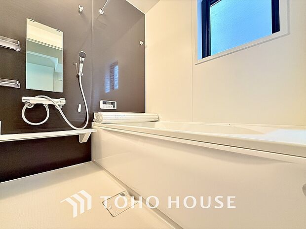 浴室暖房乾燥機を完備し、夜間や雨天時のお洗濯も安心の浴室設備です。