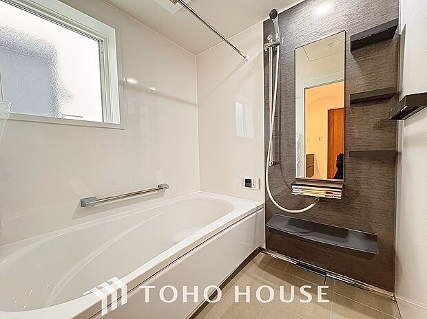 浴室暖房乾燥機を完備し、夜間や雨天時のお洗濯も安心の浴室設備です。