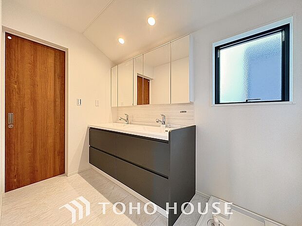 使いやすく清潔感のある洗面所。快適な身支度をサポートします。