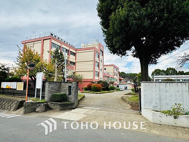 調布市立神代中学校 距離約2400m