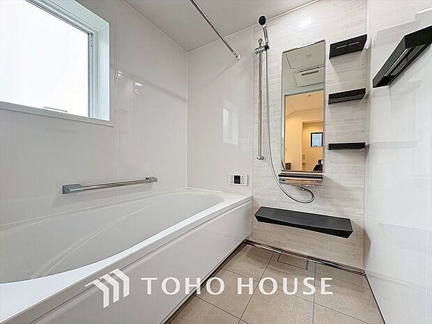 浴室暖房乾燥機を完備し、夜間や雨天時のお洗濯も安心の浴室設備です。