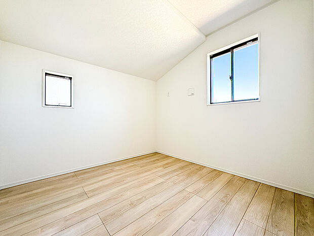 穏やかな雰囲気が漂う、心落ち着く特別な空間。静けさと心地よさが溢れる居室スペース。