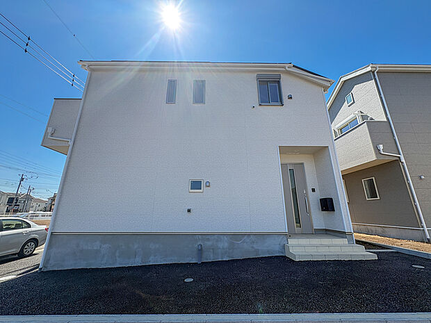 鮮やかなデザインと美しさが際立つ外観、心地よい暮らしのはじまり。