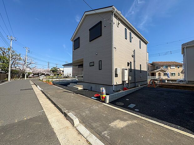 鮮やかなデザインと美しさが際立つ外観、心地よい暮らしのはじまり。