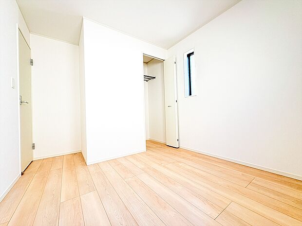 穏やかな雰囲気が漂う、心落ち着く特別な空間。静けさと心地よさが溢れる居室スペース。