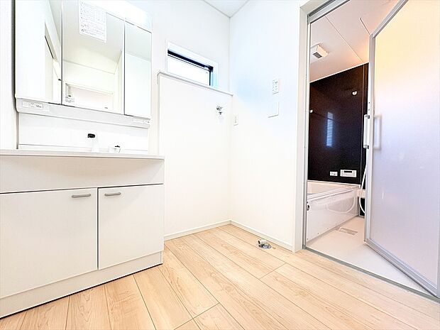 使いやすく清潔感のある洗面所。快適な身支度をサポートします。