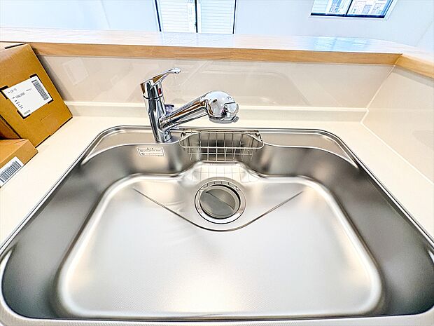 おいしい水が家庭で手軽に。浄水器で安心・安全な水がいつでも飲用可能です。