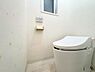 トイレ：清潔感と快適性を兼ね備えた、心地よいトイレ空間。清潔さと快適さを備えたちょうどよいスペース。