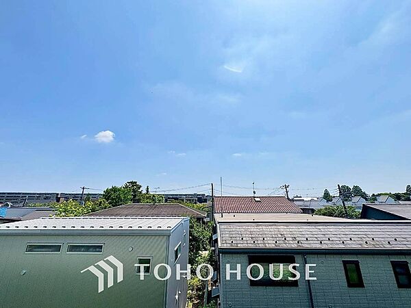 その豊かな眺望にふさわしい空間には、通風・採光にも優れ、心地よい光と風があふれています。