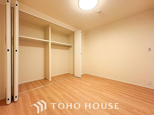 一日の疲れを癒やしてくれる主寝室。時を忘れて過ごす場所として過ごせるお部屋。