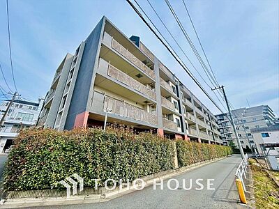 外観:住まいが放つ、洗練された存在感。外観が映し出す、新しい生活の幕開け。 外観:住まいが放つ、洗練された存在感。外観が映し出す、新しい生活の幕開け。