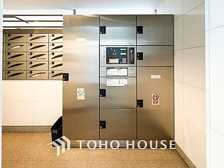 エントランスには、宅配ボックスを完備。不在時の荷物の受け取りも安心です。