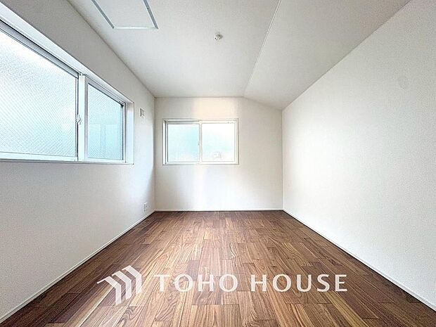 広々としたお部屋は、インテリアを考える楽しみもありますね。