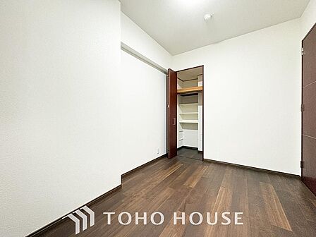 広々としたお部屋は、インテリアを考える楽しみもありますね。