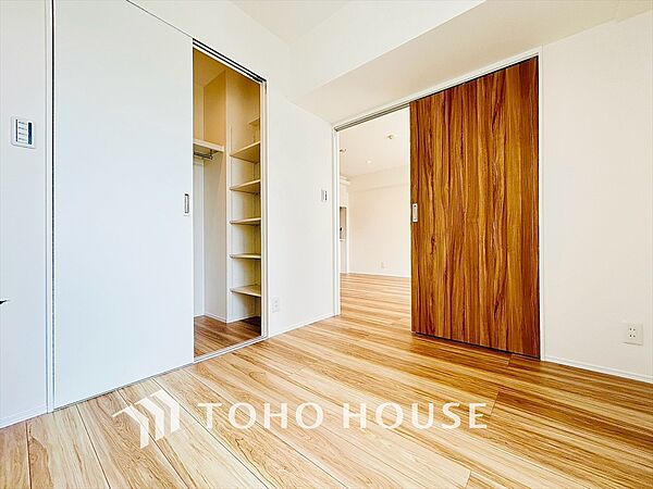 広々としたお部屋は、インテリアを考える楽しみもありますね。