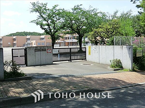 稲城市立平尾小学校 距離約800m