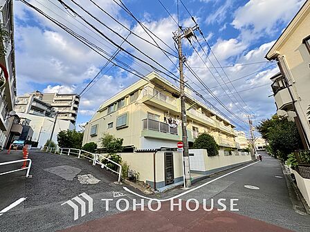 外観が語る、品格とクオリティ。目を惹く佇まいが特徴です。