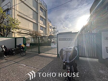 世田谷区立用賀小学校 距離約750m