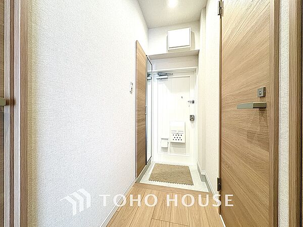 落ち着いた雰囲気の玄関、家族の帰りを暖かく迎えてくれます。