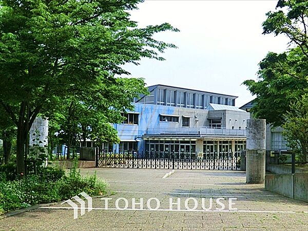 稲城市立長峰小学校 距離約240m
